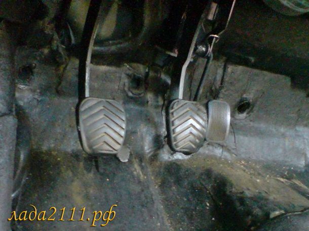 Замена педалей сцепления и тормоза ВАЗ 2110 на Москвич 2141