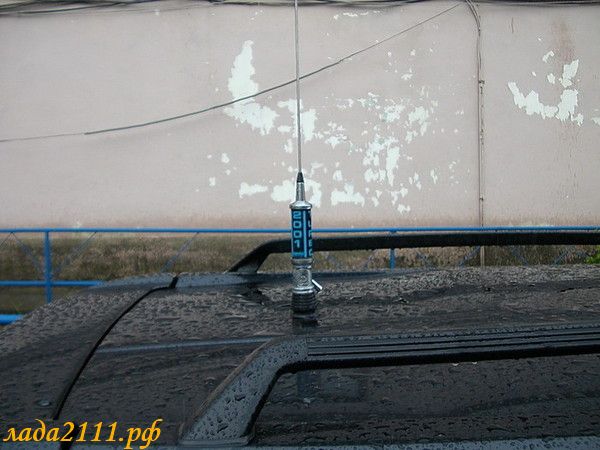антенна на крыше автомобиля