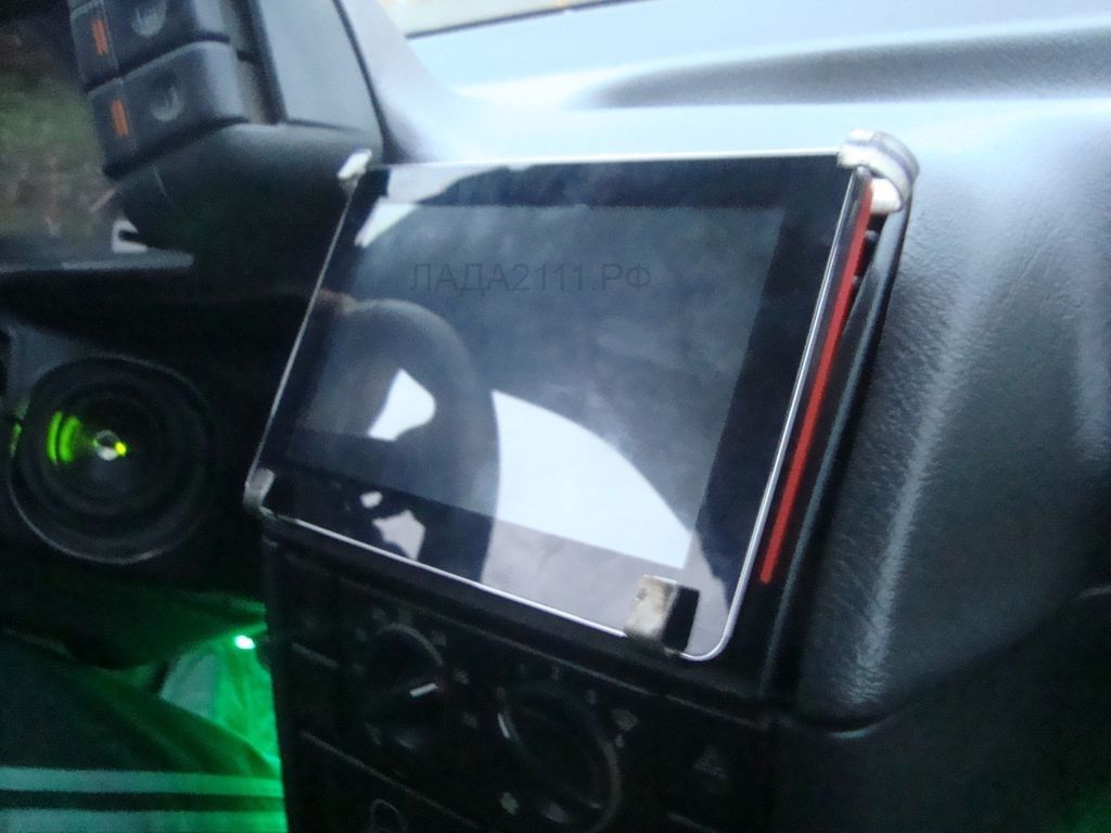 самодельное крепление планшета в автомобиле