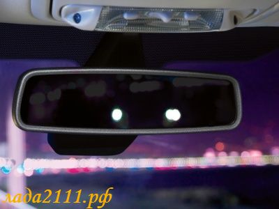 зеркало салона автомобиля с затемнением