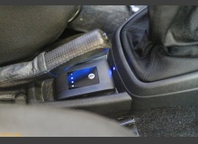 Установка беспроводной зарядки для телефона в автомобиль